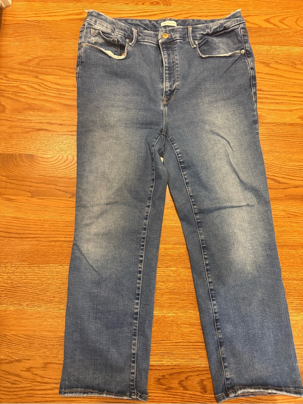 Good American Straight-Leg Jeans in Medium Blue Wash